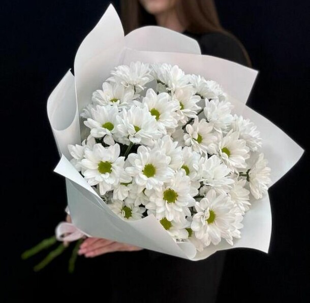 Букет из 5 кустовых хризантем сорта бакарди, артикул F1370851 - 2000 рублей, доставка по городу. Flawery - доставка цветов