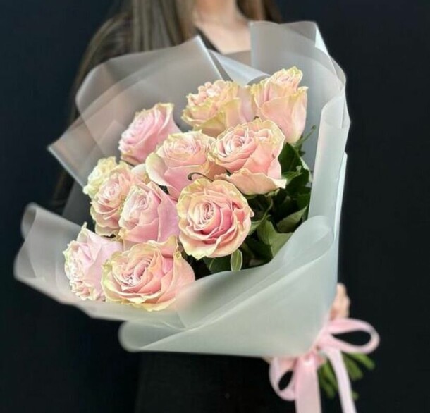 Монобукет из 11 роз сорта пинк мондиаль, артикул F1371058 - 3300 рублей, доставка по городу. Flawery - доставка цветов