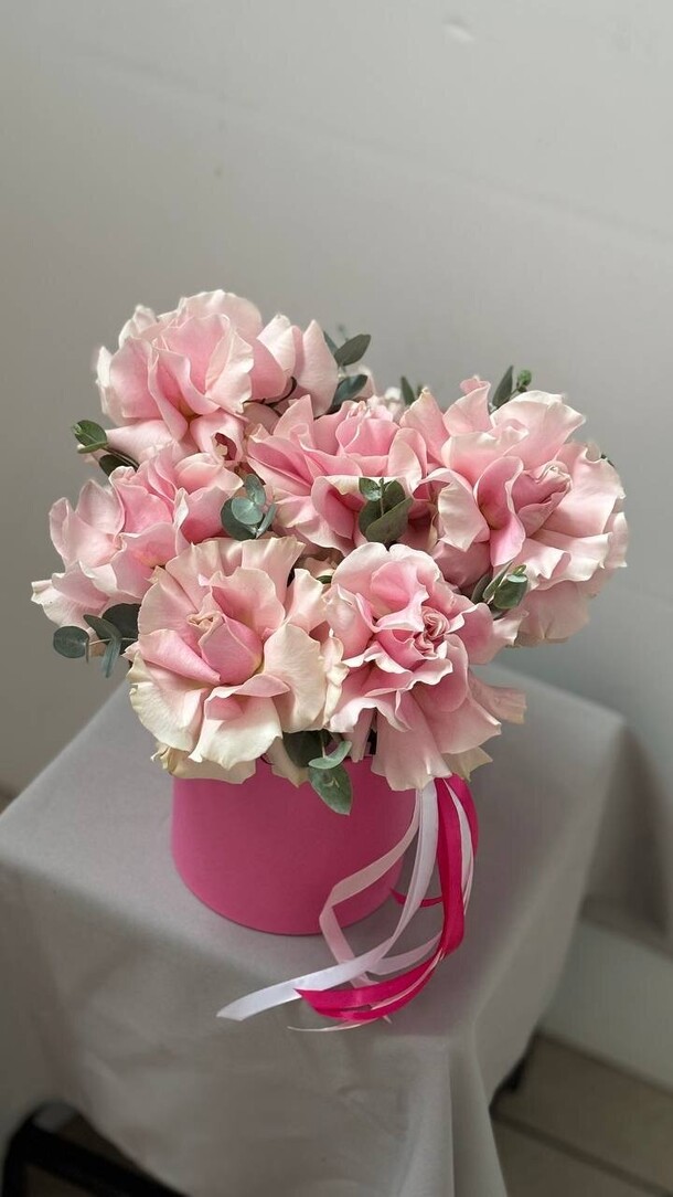 Коробочка из 7 французских роз, артикул F1450472 - 3000 рублей, доставка по городу. Flawery - доставка цветов