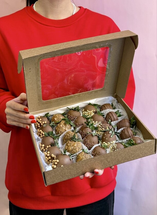 Клубника в шоколаде, артикул F1256586 - 5450 рублей, доставка по городу. Flawery - доставка цветов