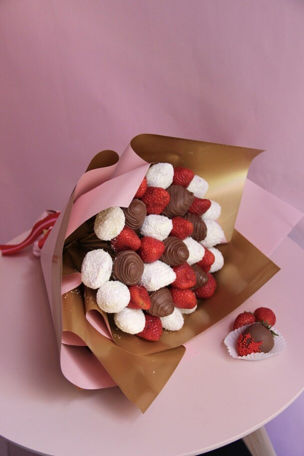 Клубника в шоколаде, артикул F1283512 - 7500 рублей, доставка по городу. Flawery - доставка цветов