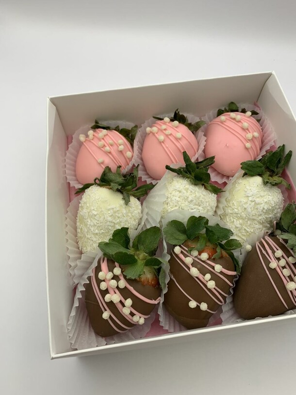 Клубника в шоколаде, артикул F1284606 - 2100 рублей, доставка по городу. Flawery - доставка цветов