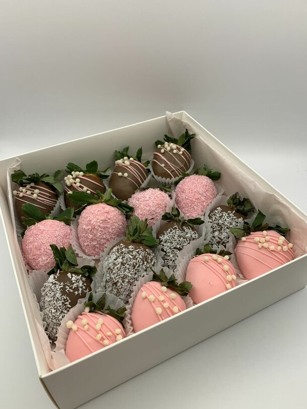 Клубника в шоколаде 16 шт, артикул F1285338 - 3570 рублей, доставка по городу. Flawery - доставка цветов