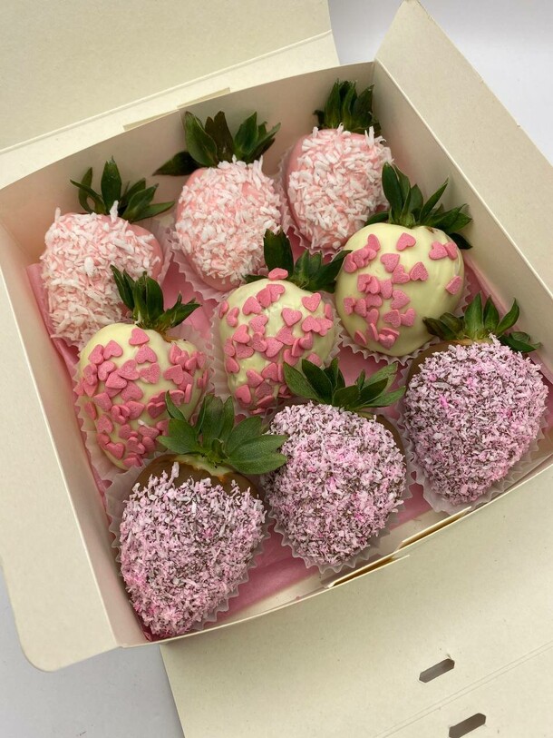 Клубника в шоколаде, артикул F1285716 - 2100 рублей, доставка по городу. Flawery - доставка цветов