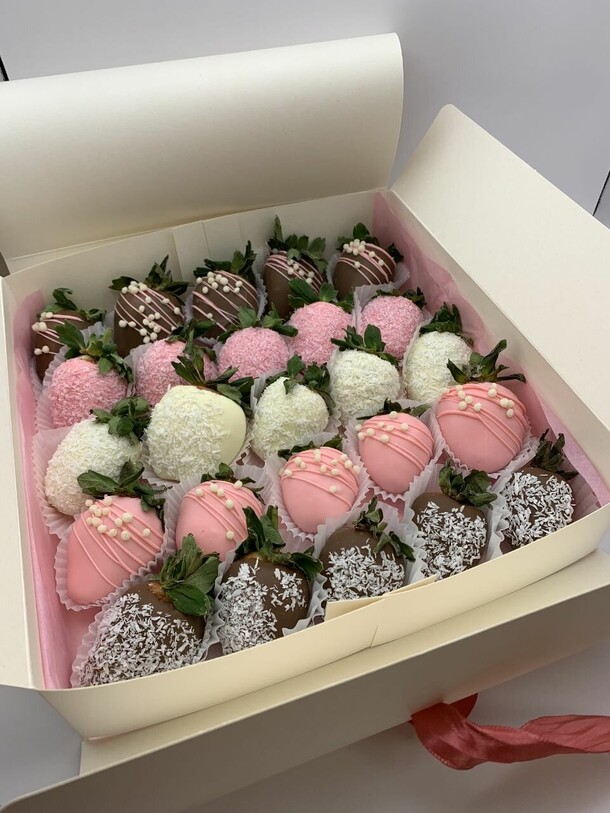 Клубника в шоколаде 25 шт, артикул F1304789 - 6460 рублей, доставка по городу. Flawery - доставка цветов