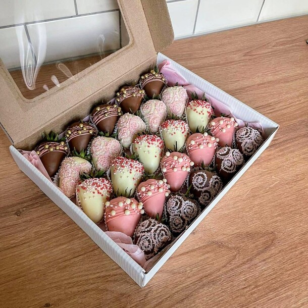 Клубника в шоколаде, артикул F1304792 - 5460 рублей, доставка по городу. Flawery - доставка цветов