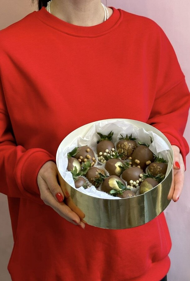 Клубника в шоколаде, артикул F1304796 - 3150 рублей, доставка по городу. Flawery - доставка цветов