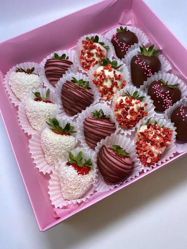 Клубника в шоколаде, артикул F1333570 - 3540 рублей, доставка по городу. Flawery - доставка цветов