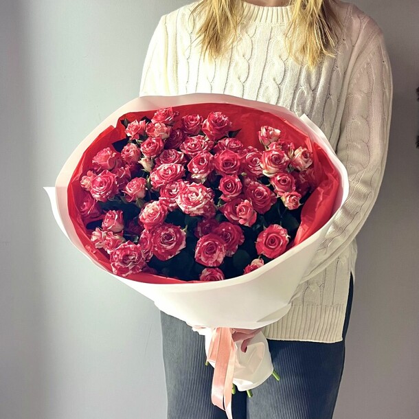 Кустовые розы, артикул F1363902 - 5200 рублей, доставка по городу. Flawery - доставка цветов