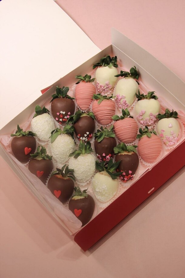 Клубника в шоколаде, артикул F1378390 - 4410 рублей, доставка по городу. Flawery - доставка цветов