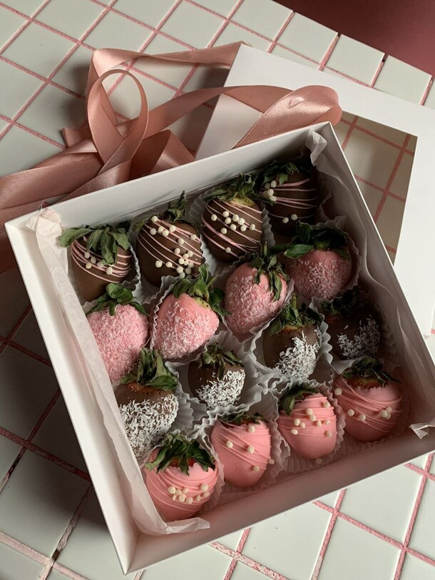 Клубника в шоколаде 16 шт, артикул F1433916 - 3570 рублей, доставка по городу. Flawery - доставка цветов