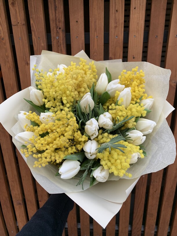 Тюльпаны, артикул F1375382 - 7450 рублей, доставка по городу. Flawery - доставка цветов