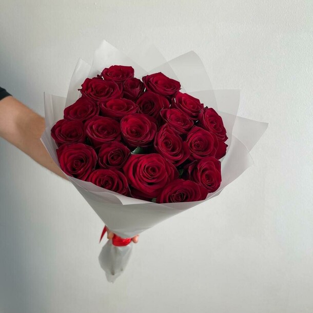 Букет из 21 красной розы 60см, артикул F1316558 - 4790 рублей, доставка по городу. Flawery - доставка цветов