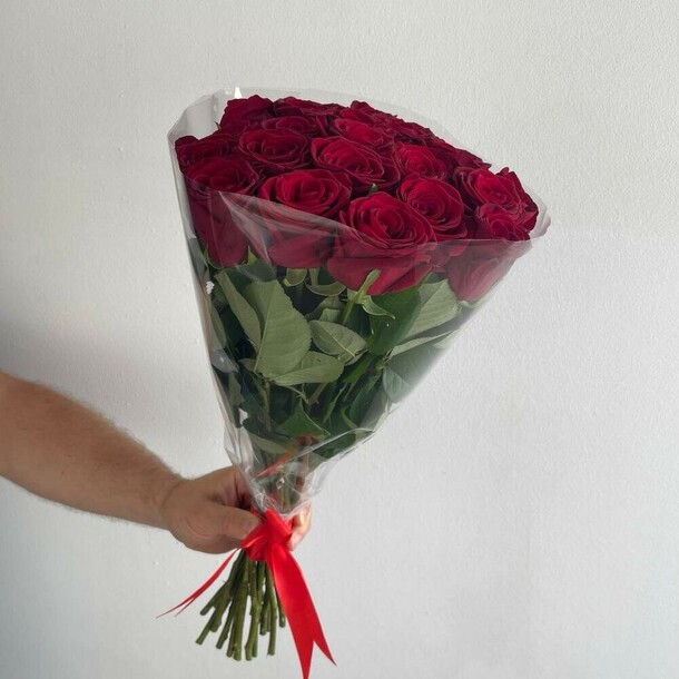 Монобукет 21 красная роза 50см, артикул F1316562 - 5269 рублей, доставка по городу. Flawery - доставка цветов