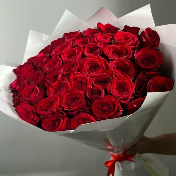 Красные розы 51шт 70см, артикул F1316590 - 16700 рублей, доставка по городу. Flawery - доставка цветов