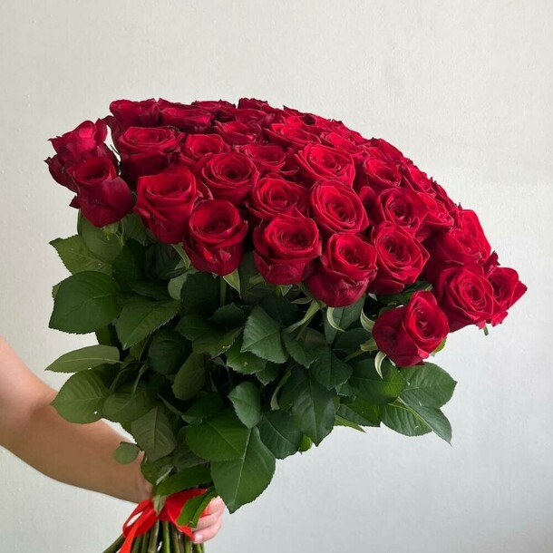 Красные розы 51шт 70см, артикул F1316595 - 14790 рублей, доставка по городу. Flawery - доставка цветов
