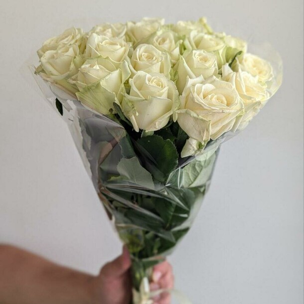 Розы белые 21шт 50см, артикул F1316613 - 4790 рублей, доставка по городу. Flawery - доставка цветов