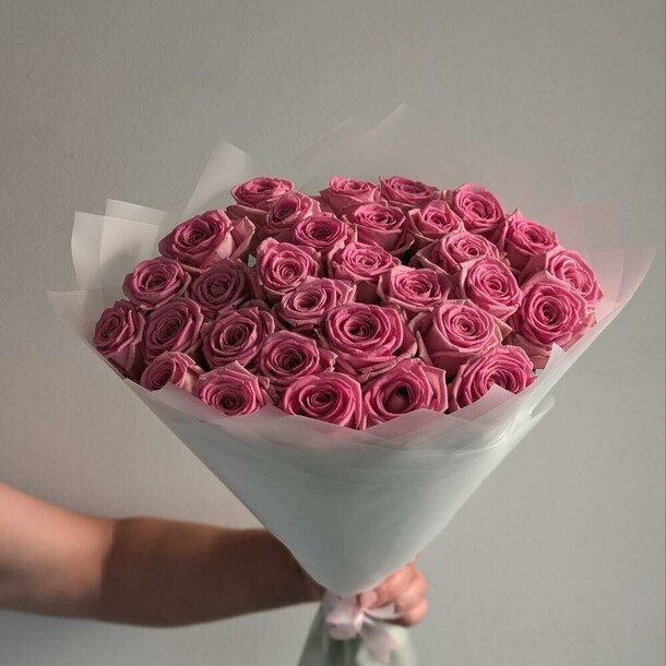 Розы розовые 31шт 50см, артикул F1316626 - 9790 рублей, доставка по городу. Flawery - доставка цветов