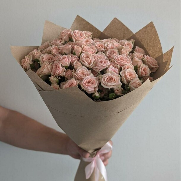 Кустовые розы 19 шт 40 см, артикул F1316631 - 5790 рублей, доставка по городу. Flawery - доставка цветов