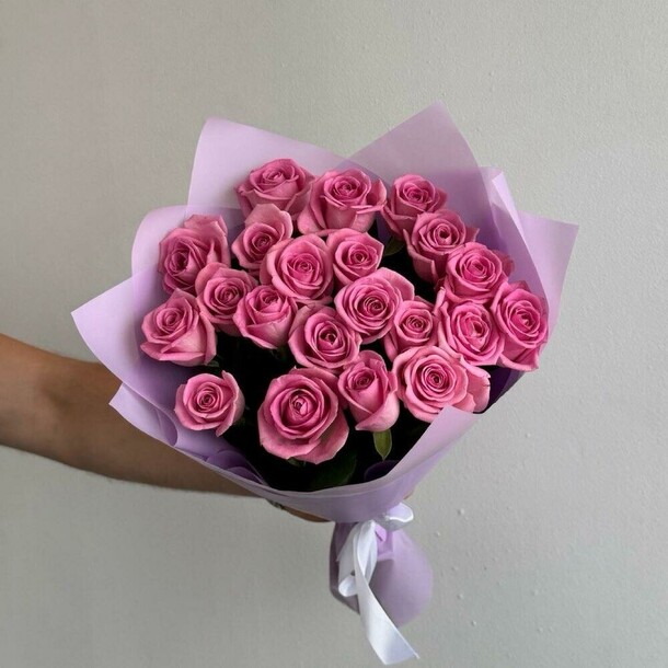 Букет розовых роз 21шт 50см, артикул F1316634 - 5191 рублей, доставка по городу. Flawery - доставка цветов