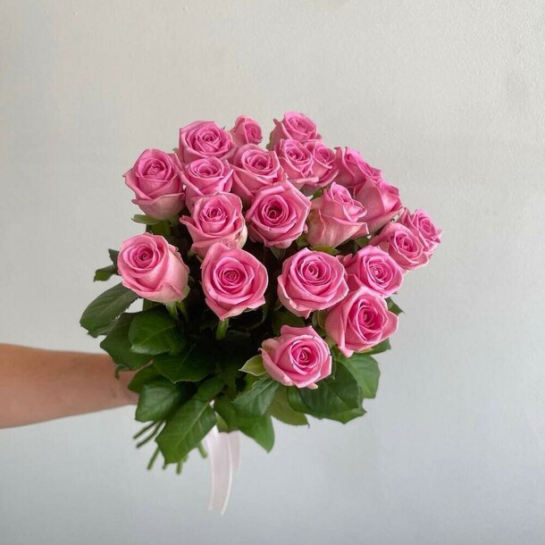 Розы розовые 21шт 50см, артикул F1316643 - 3790 рублей, доставка по городу. Flawery - доставка цветов