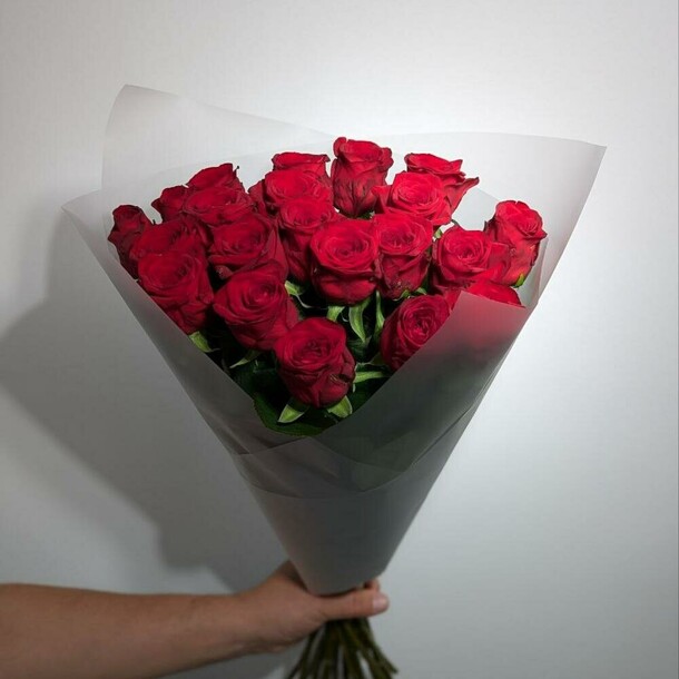 Розы красные 21шт 70см, артикул F1316647 - 4390 рублей, доставка по городу. Flawery - доставка цветов