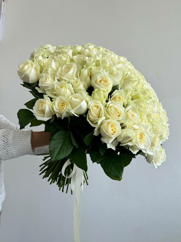 101 роза аваланж 50см, артикул F1323376 - 20890 рублей, доставка по городу. Flawery - доставка цветов