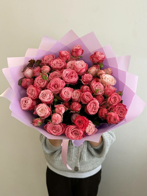 Монобукет из кустовых роз леди бомбастик, артикул F1351567 - 7790 рублей, доставка по городу. Flawery - доставка цветов