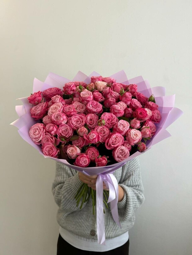 Монобукет из кустовых роз леди бомбастик, артикул F1351568 - 13790 рублей, доставка по городу. Flawery - доставка цветов