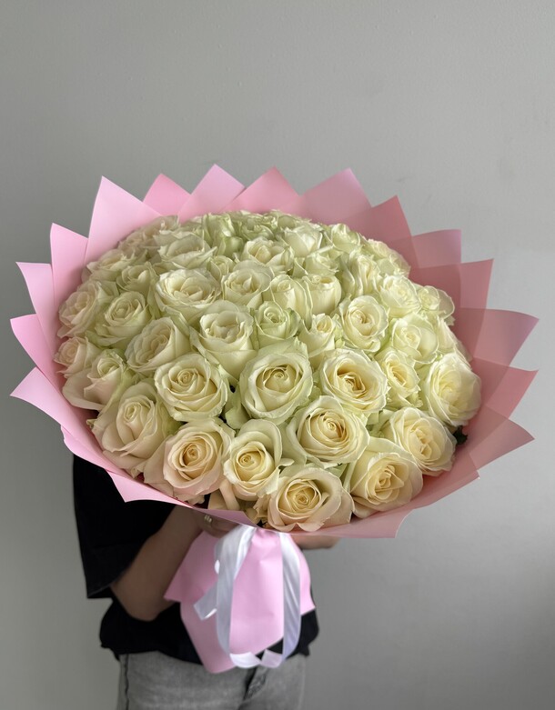 51 белая роза, артикул F1464215 - 13990 рублей, доставка по городу. Flawery - доставка цветов