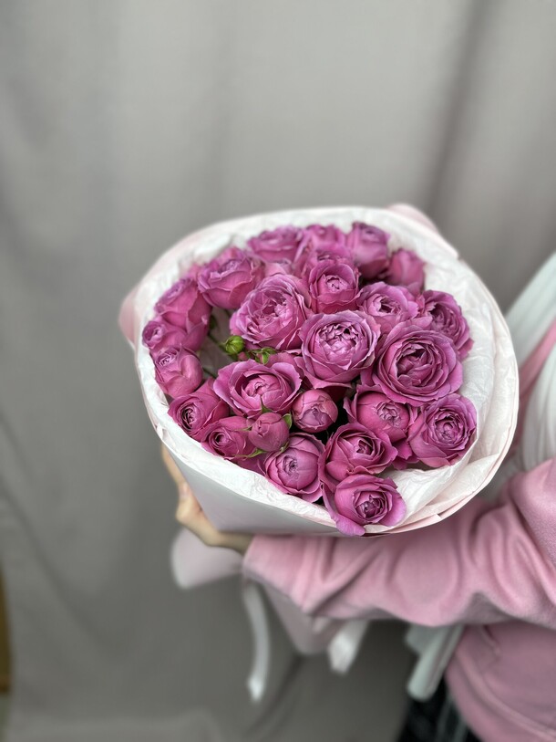 9 кустовых пионовидных роз, артикул F1394486 - 9625 рублей, доставка по городу. Flawery - доставка цветов