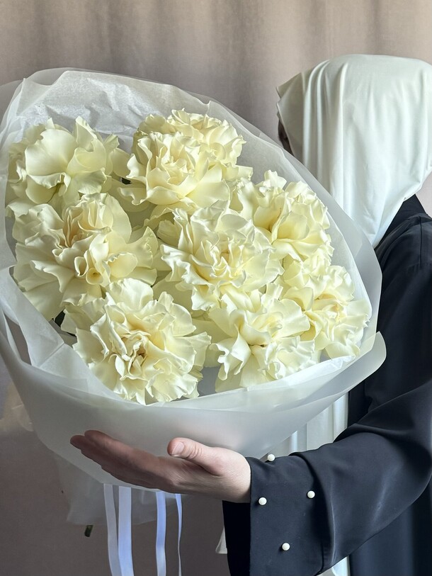 9 французских белых роз, артикул F1398786 - 4950 рублей, доставка по городу. Flawery - доставка цветов