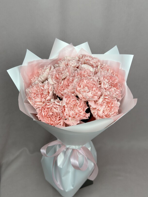 15 диантусов в круглом оформлении, артикул F1457607 - 3870 рублей, доставка по городу. Flawery - доставка цветов