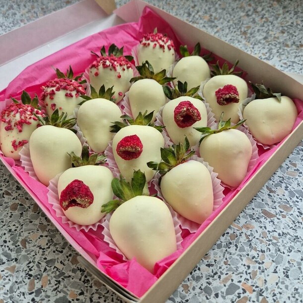 Клубника в шоколаденабор 1, артикул F1314726 - 3461 рублей, доставка по городу. Flawery - доставка цветов