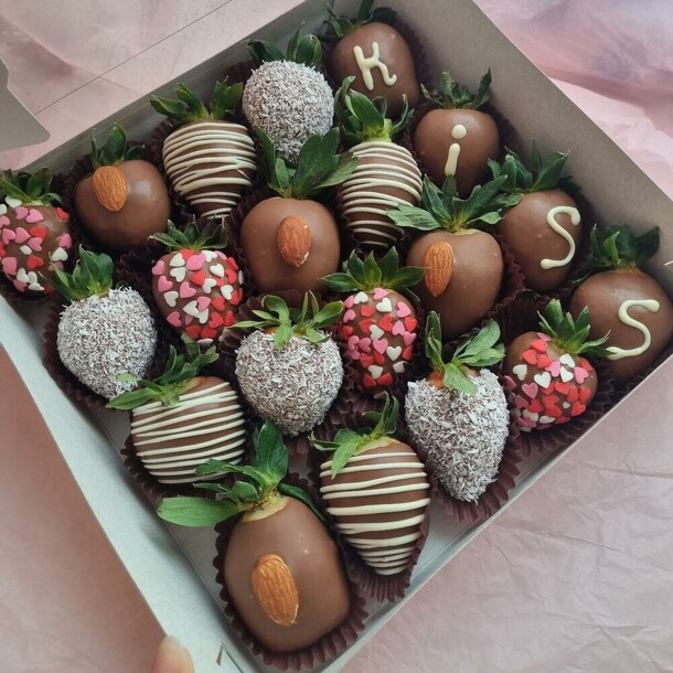 Клубника в шоколадеkiss, артикул F1314744 - 3860 рублей, доставка по городу. Flawery - доставка цветов