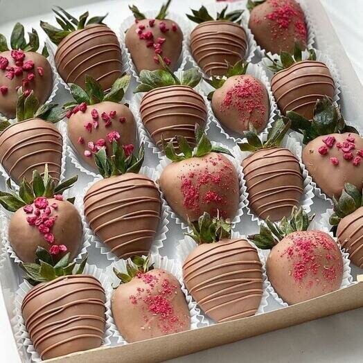 Клубника в шоколаденабор 3, артикул F1314754 - 3860 рублей, доставка по городу. Flawery - доставка цветов