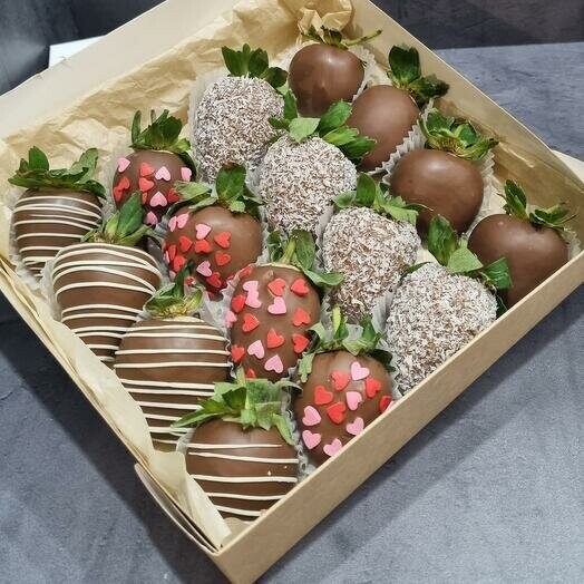 Клубника в шоколаде 4, артикул F1314757 - 3461 рублей, доставка по городу. Flawery - доставка цветов