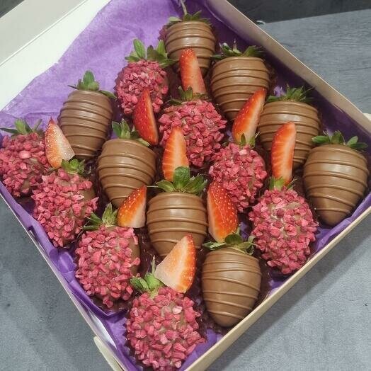 Клубника в шоколаде 9, артикул F1314763 - 3461 рублей, доставка по городу. Flawery - доставка цветов