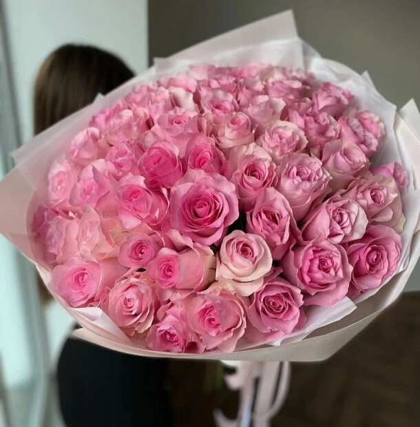 Чудесные розовые розы 45 шт, артикул F1315321 - 29700 рублей, доставка по городу. Flawery - доставка цветов