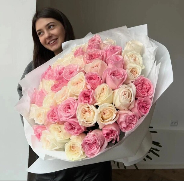 Микс премиальных роз 43 шт, артикул F1315346 - 31900 рублей, доставка по городу. Flawery - доставка цветов