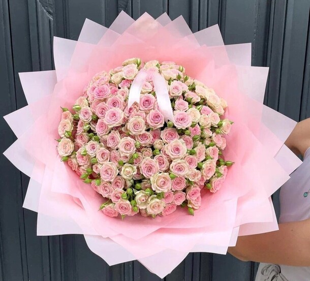 Розы кустовые 19 шт, артикул F1315798 - 22000 рублей, доставка по городу. Flawery - доставка цветов