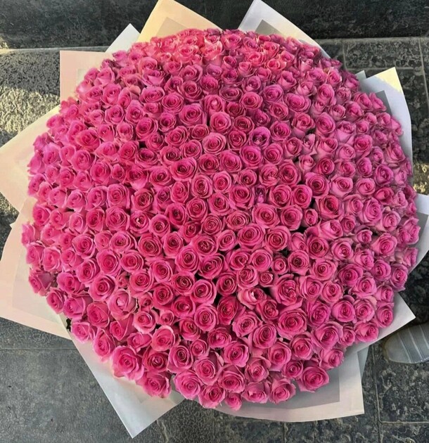 Огромный букет роз 201 шт, артикул F1315806 - 59400 рублей, доставка по городу. Flawery - доставка цветов