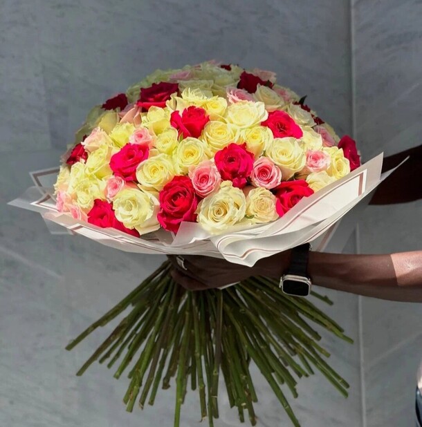 Микс роз 101 шт, артикул F1315807 - 33000 рублей, доставка по городу. Flawery - доставка цветов