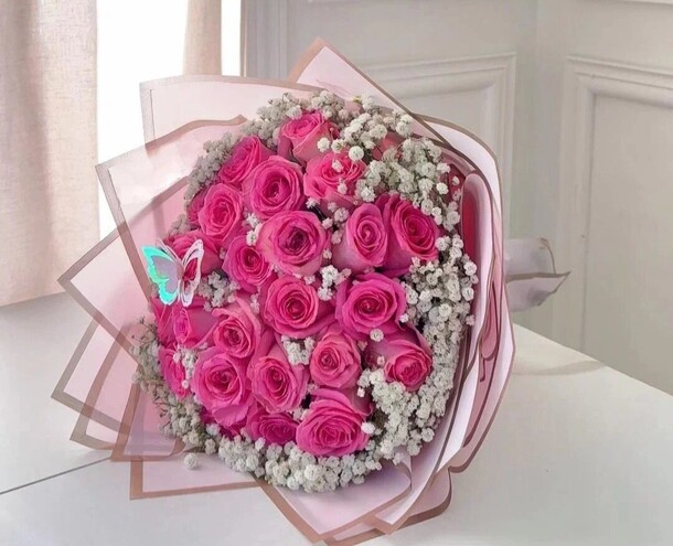 Нежный букет розочек и гипсофил, артикул F1315811 - 27500 рублей, доставка по городу. Flawery - доставка цветов