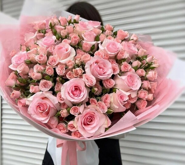 Микс роз разных сортов, артикул F1315841 - 28600 рублей, доставка по городу. Flawery - доставка цветов