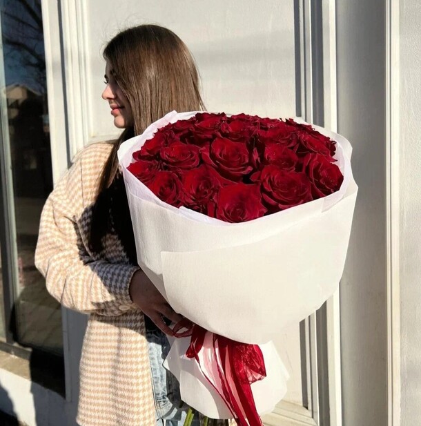 Розы красные 21 шт, артикул F1315844 - 16500 рублей, доставка по городу. Flawery - доставка цветов