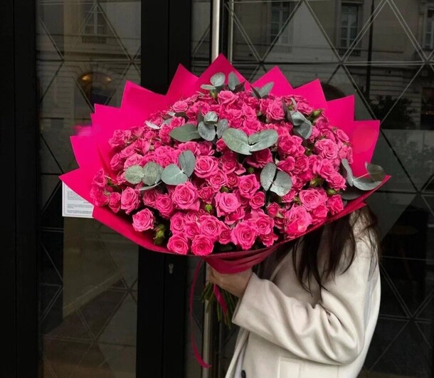 Кустовые розочки 39 шт, артикул F1315869 - 30800 рублей, доставка по городу. Flawery - доставка цветов