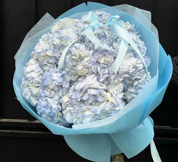 Голубые гортензии 9 шт, артикул F1315871 - 23100 рублей, доставка по городу. Flawery - доставка цветов