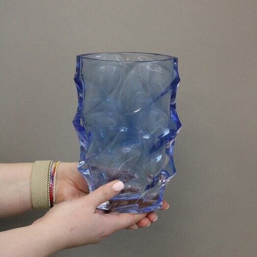 Ваза из синего стекла, артикул F1385199 - 2500 рублей, доставка по городу. Flawery - доставка цветов