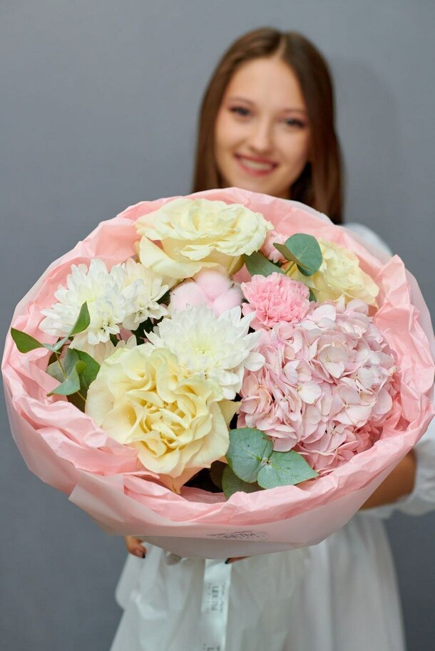 Букет «нежный поцелуй», артикул F1377615 - 5100 рублей, доставка по городу. Flawery - доставка цветов